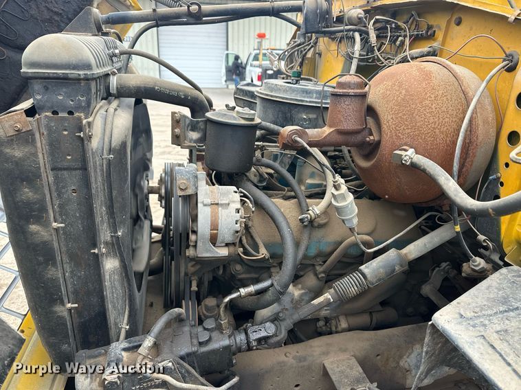 image for item ER8711 1982 Ford 700 oil distributor truck