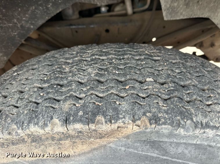 image for item ER8711 1982 Ford 700 oil distributor truck