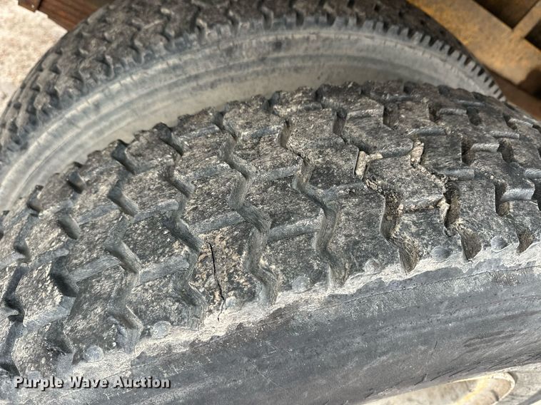 image for item ER8711 1982 Ford 700 oil distributor truck