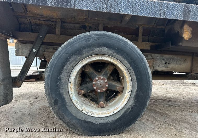 image for item ER8711 1982 Ford 700 oil distributor truck