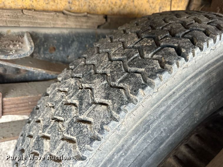 image for item ER8711 1982 Ford 700 oil distributor truck