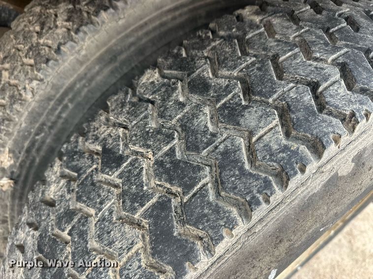 image for item ER8711 1982 Ford 700 oil distributor truck