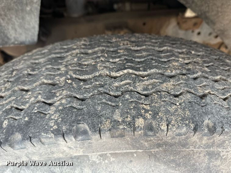 image for item ER8711 1982 Ford 700 oil distributor truck