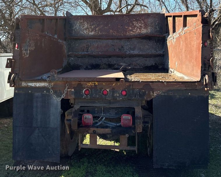 image for item EY9870 1995 International 4700 4x2 dump truck