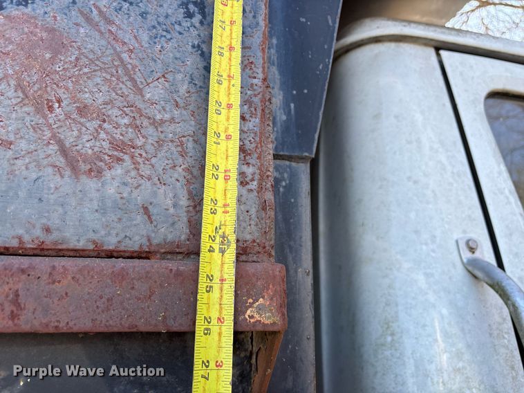 image for item EY9870 1995 International 4700 4x2 dump truck