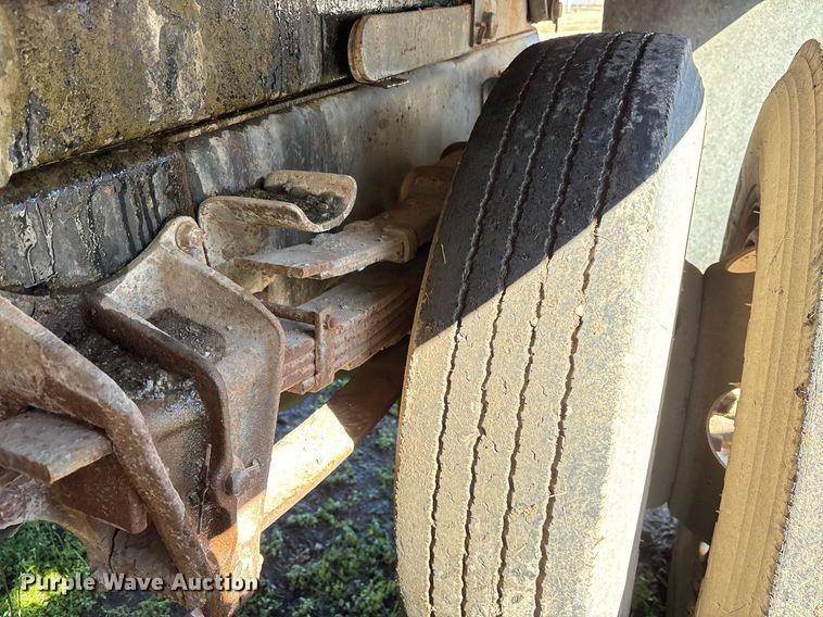 image for item EY9870 1995 International 4700 4x2 dump truck