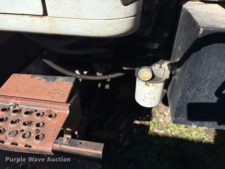 image for item EY9870 1995 International 4700 4x2 dump truck