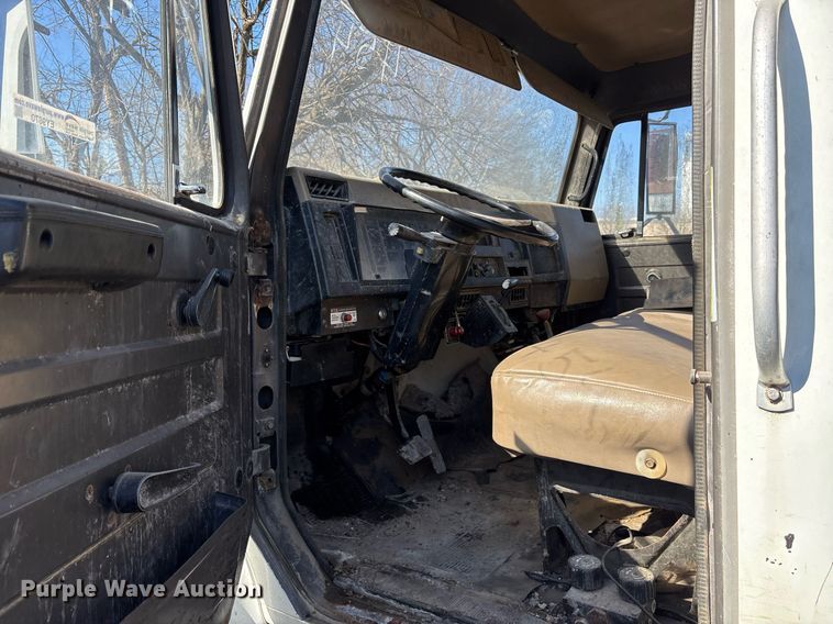 image for item EY9870 1995 International 4700 4x2 dump truck