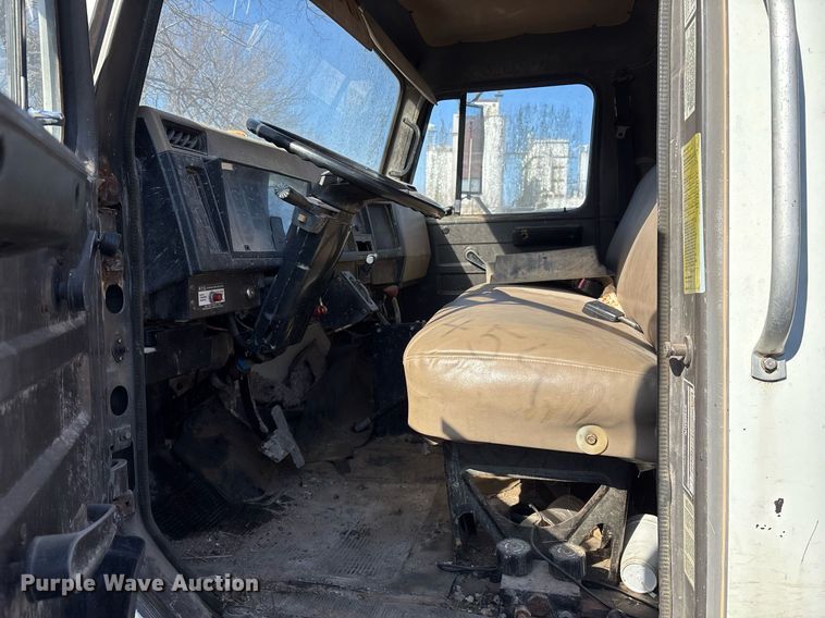 image for item EY9870 1995 International 4700 4x2 dump truck