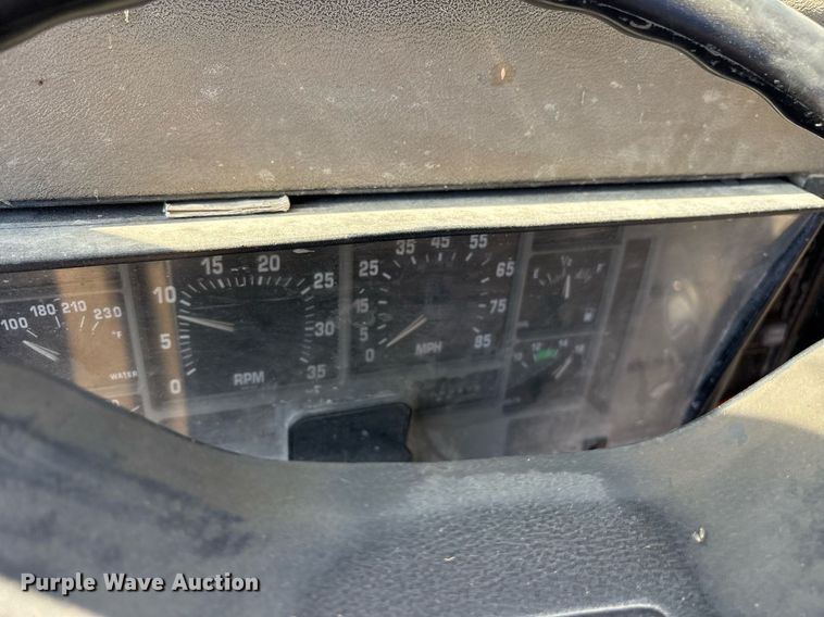 image for item EY9870 1995 International 4700 4x2 dump truck