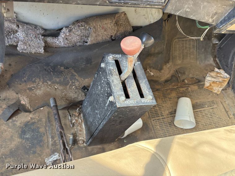 image for item EY9870 1995 International 4700 4x2 dump truck