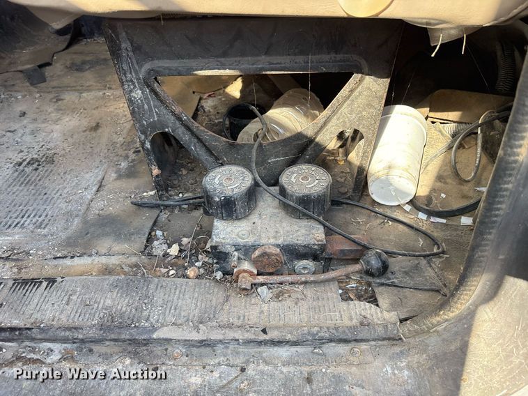 image for item EY9870 1995 International 4700 4x2 dump truck