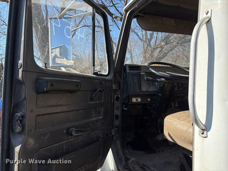 image for item EY9870 1995 International 4700 4x2 dump truck