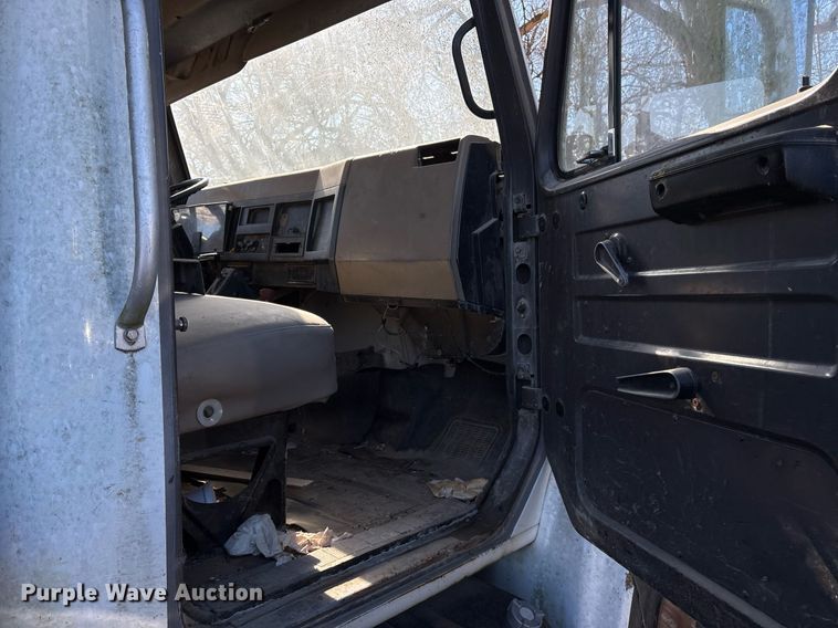 image for item EY9870 1995 International 4700 4x2 dump truck