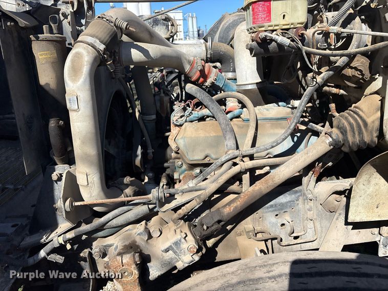 image for item EY9870 1995 International 4700 4x2 dump truck