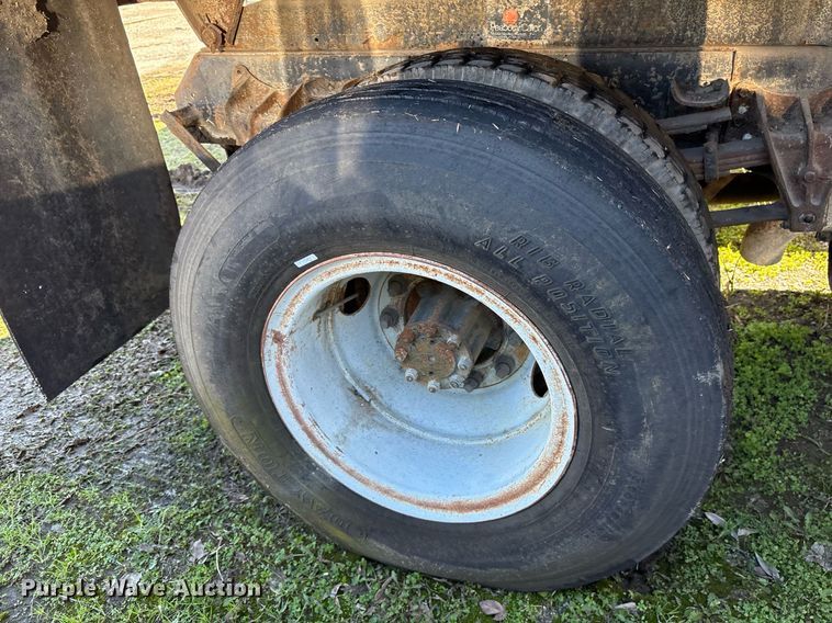 image for item EY9870 1995 International 4700 4x2 dump truck