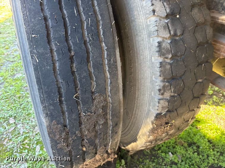 image for item EY9870 1995 International 4700 4x2 dump truck