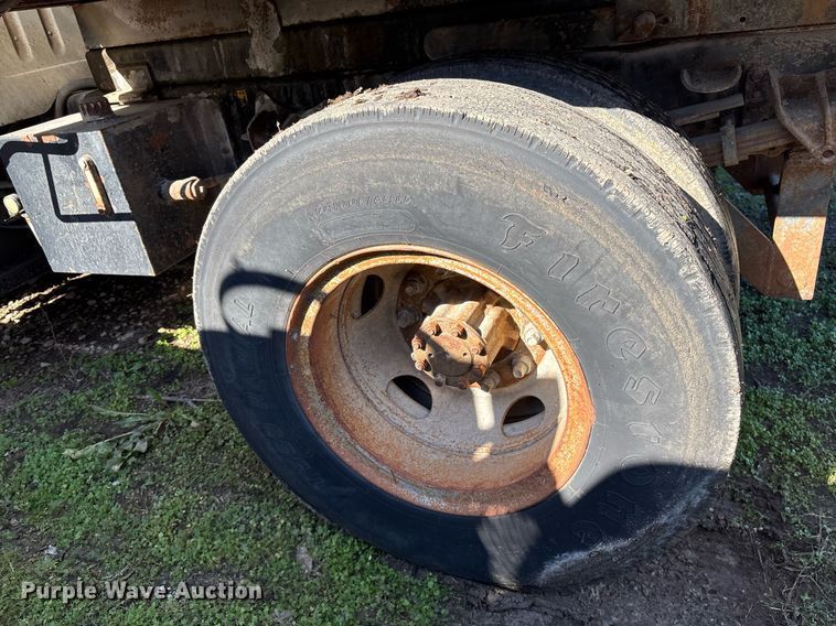 image for item EY9870 1995 International 4700 4x2 dump truck