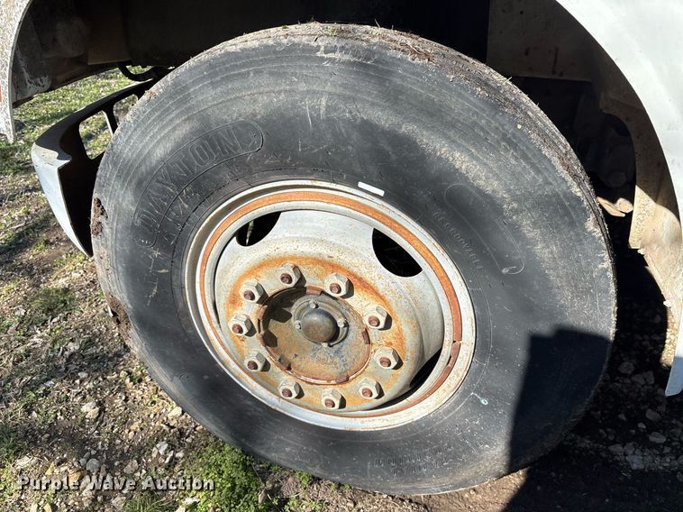 image for item EY9870 1995 International 4700 4x2 dump truck