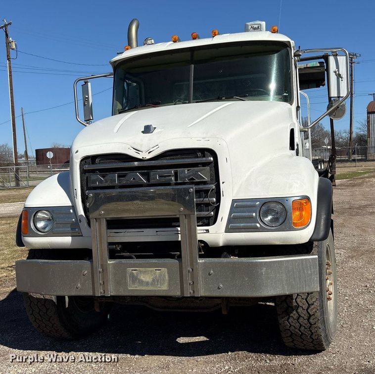 image for item EY9871 2007 Mack CV713 roll-off container truck