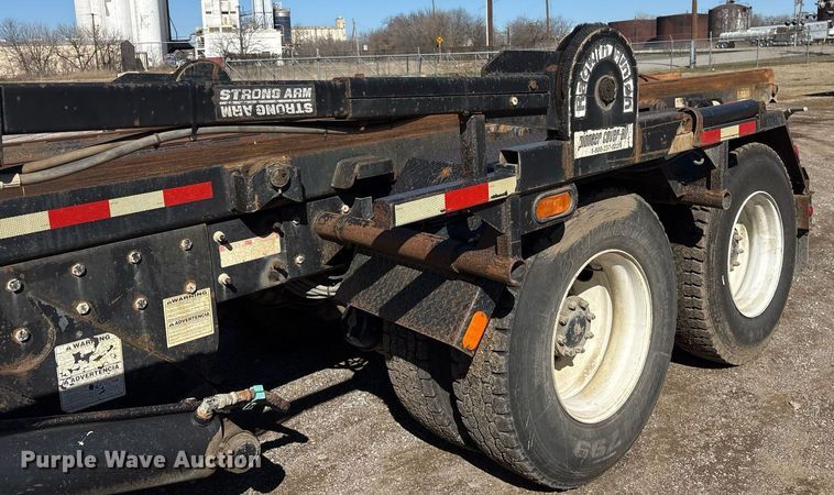 image for item EY9871 2007 Mack CV713 roll-off container truck