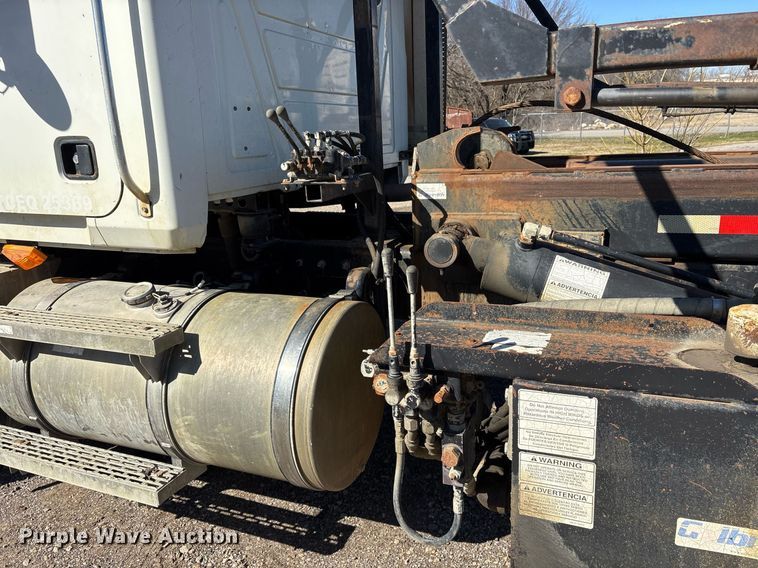 image for item EY9871 2007 Mack CV713 roll-off container truck