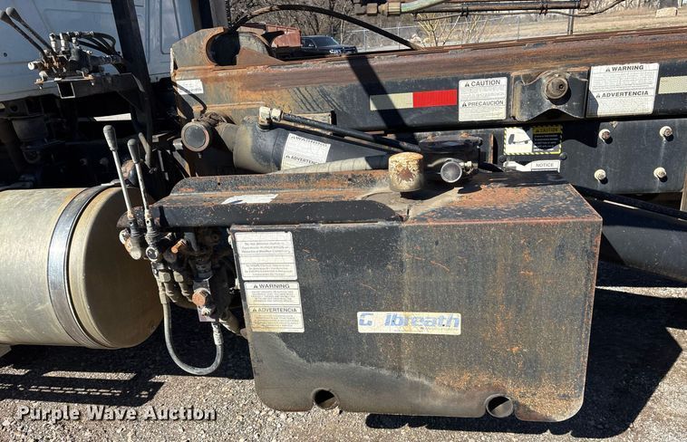 image for item EY9871 2007 Mack CV713 roll-off container truck