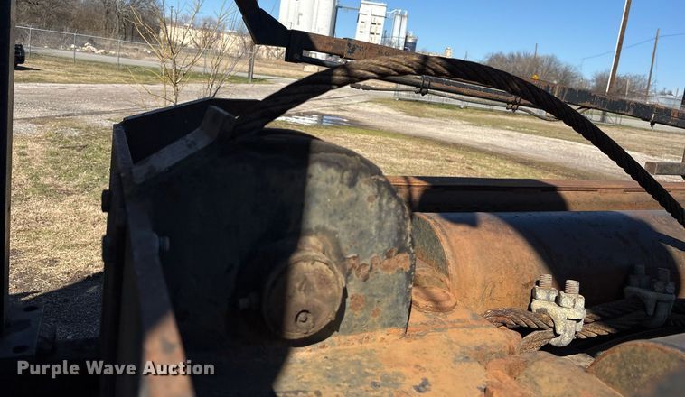 image for item EY9871 2007 Mack CV713 roll-off container truck