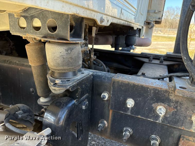 image for item EY9871 2007 Mack CV713 roll-off container truck