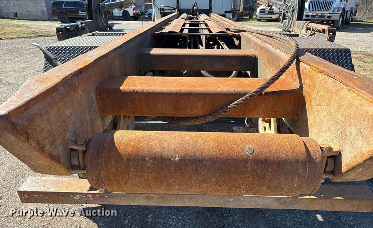 image for item EY9871 2007 Mack CV713 roll-off container truck