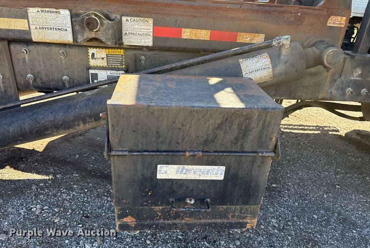 image for item EY9871 2007 Mack CV713 roll-off container truck