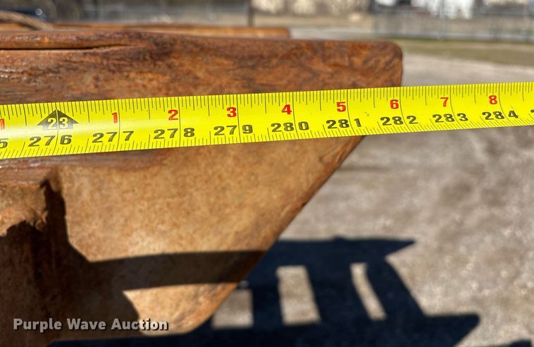 image for item EY9871 2007 Mack CV713 roll-off container truck