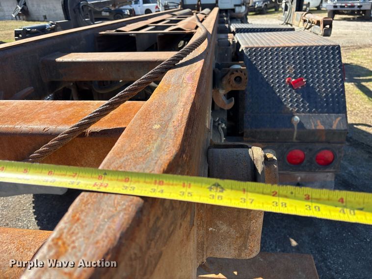 image for item EY9871 2007 Mack CV713 roll-off container truck