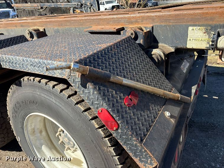 image for item EY9871 2007 Mack CV713 roll-off container truck