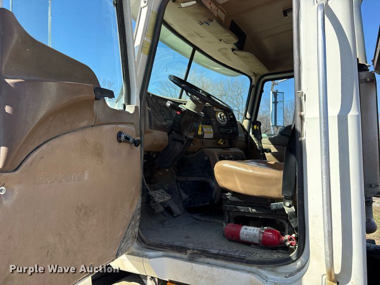 image for item EY9871 2007 Mack CV713 roll-off container truck