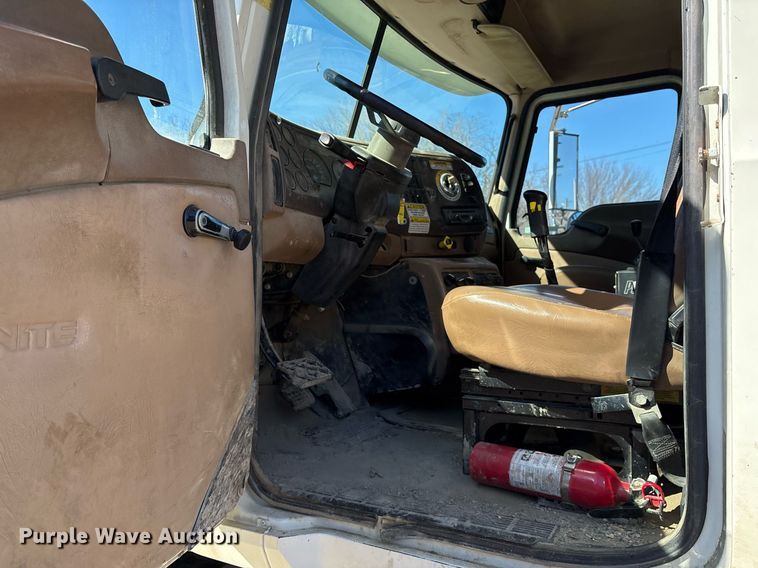 image for item EY9871 2007 Mack CV713 roll-off container truck