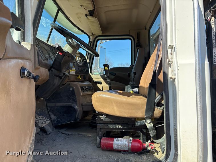 image for item EY9871 2007 Mack CV713 roll-off container truck