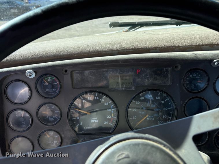 image for item EY9871 2007 Mack CV713 roll-off container truck