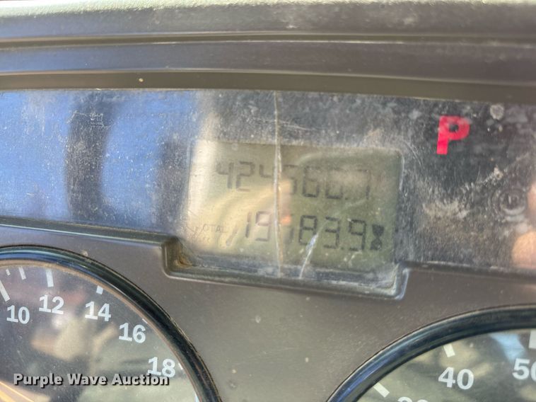 image for item EY9871 2007 Mack CV713 roll-off container truck