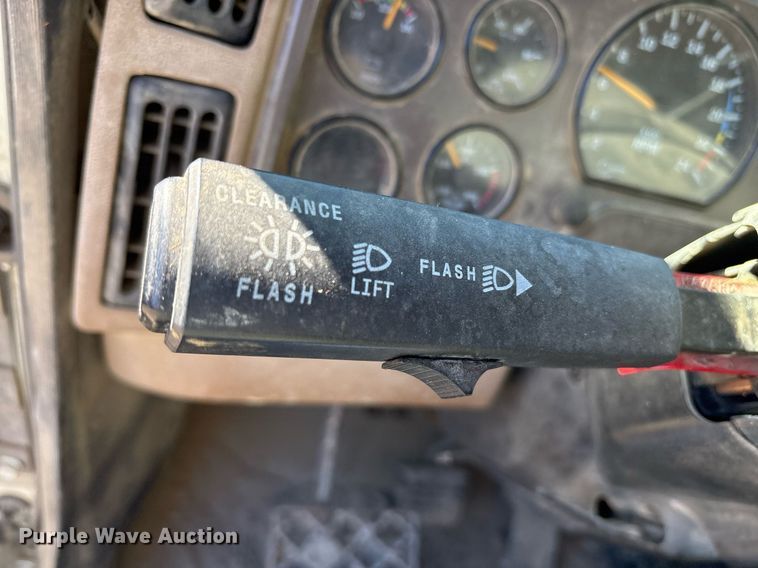 image for item EY9871 2007 Mack CV713 roll-off container truck