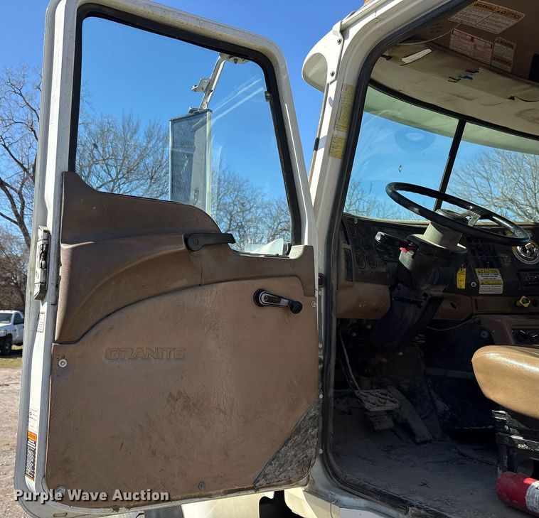 image for item EY9871 2007 Mack CV713 roll-off container truck