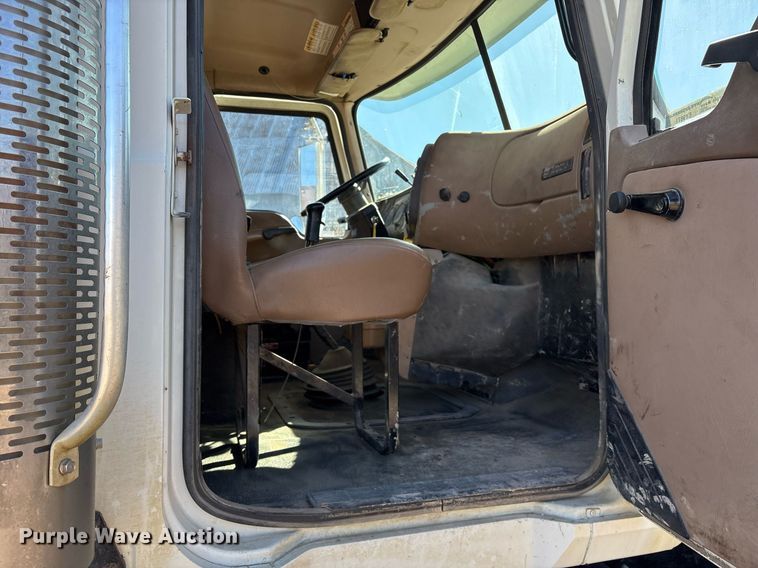 image for item EY9871 2007 Mack CV713 roll-off container truck