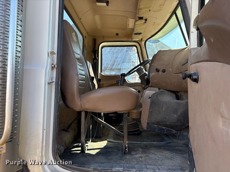 image for item EY9871 2007 Mack CV713 roll-off container truck