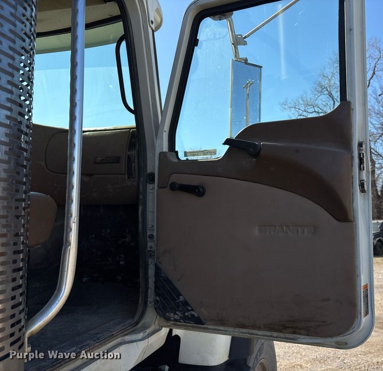 image for item EY9871 2007 Mack CV713 roll-off container truck