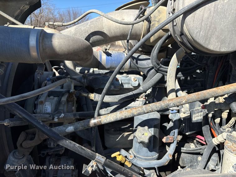 image for item EY9871 2007 Mack CV713 roll-off container truck