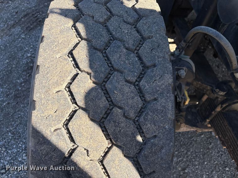 image for item EY9871 2007 Mack CV713 roll-off container truck