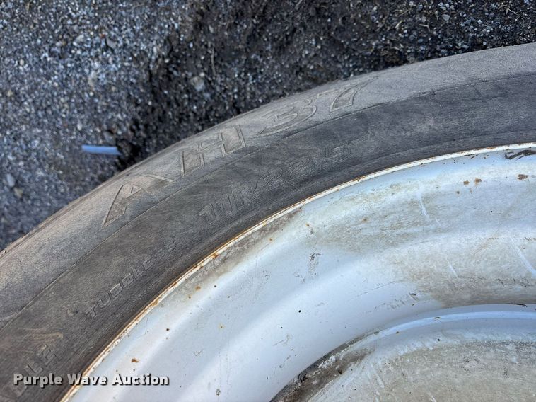 image for item EY9871 2007 Mack CV713 roll-off container truck