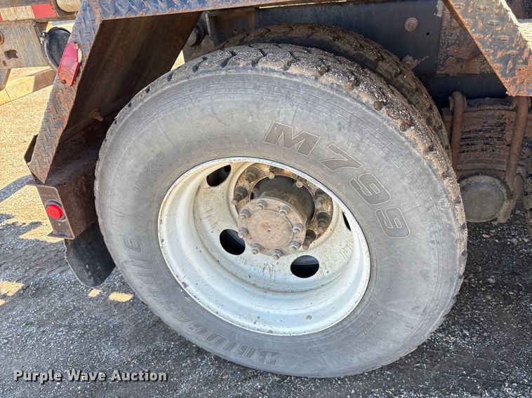 image for item EY9871 2007 Mack CV713 roll-off container truck