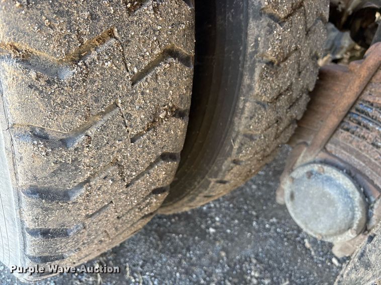 image for item EY9871 2007 Mack CV713 roll-off container truck