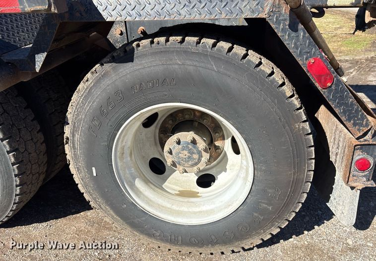 image for item EY9871 2007 Mack CV713 roll-off container truck